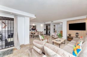 Cozy 4 bedroom Townhouse with Swimming Pool